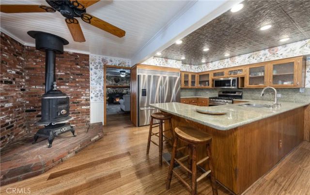 41208 Valley Of The Falls Drive, Forest Falls, CA 92339