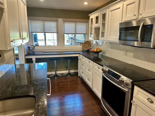 25 Stoney Creek CV, Lakeway, TX 78734