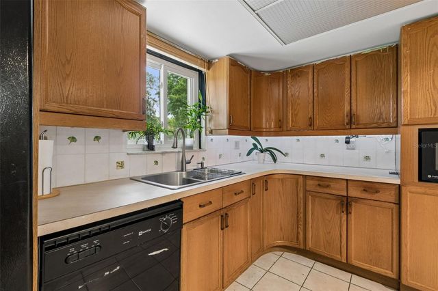 9004 HOGANS BEND, Tampa, FL 33647