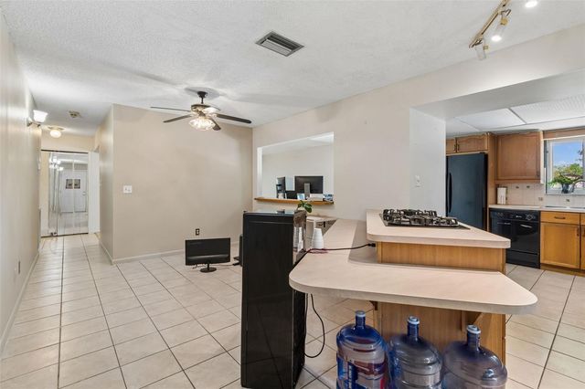 9004 HOGANS BEND, Tampa, FL 33647