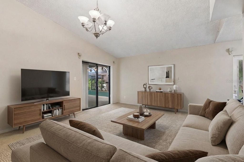 Image 12 of property listing at 9004 HOGANS BEND, Tampa, FL 33647