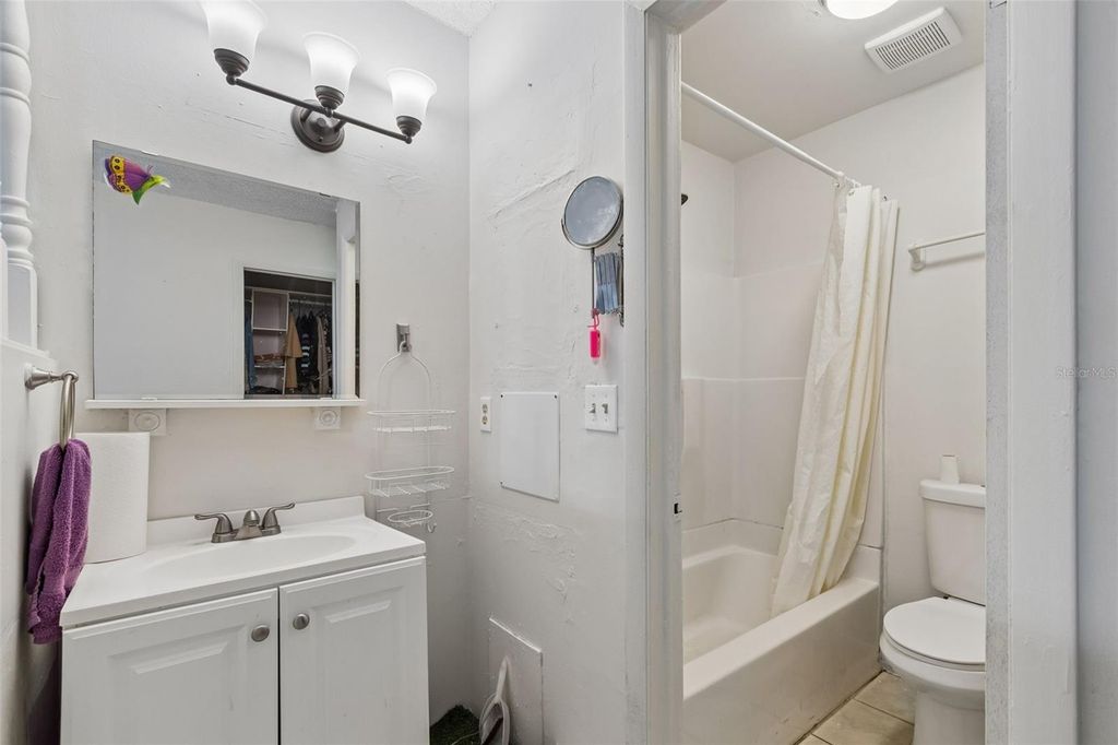 Image 30 of property listing at 9004 HOGANS BEND, Tampa, FL 33647