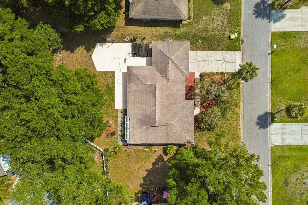 Image 41 of property listing at 9004 HOGANS BEND, Tampa, FL 33647