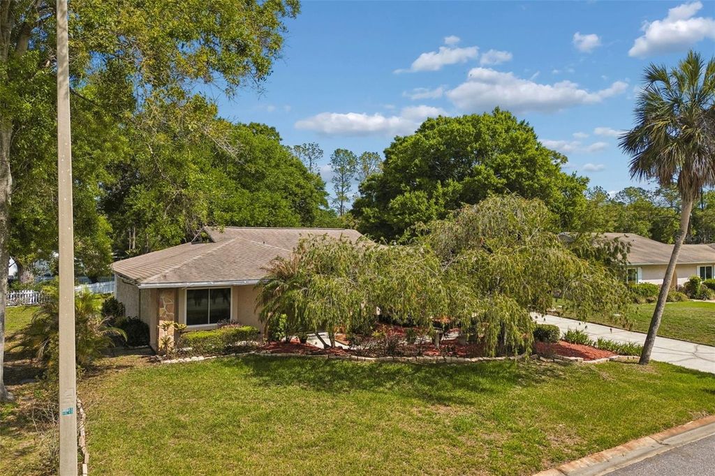 Image 7 of property listing at 9004 HOGANS BEND, Tampa, FL 33647