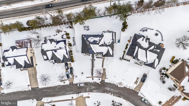 24 EXTON CIR, Cherry Hill, NJ 08003