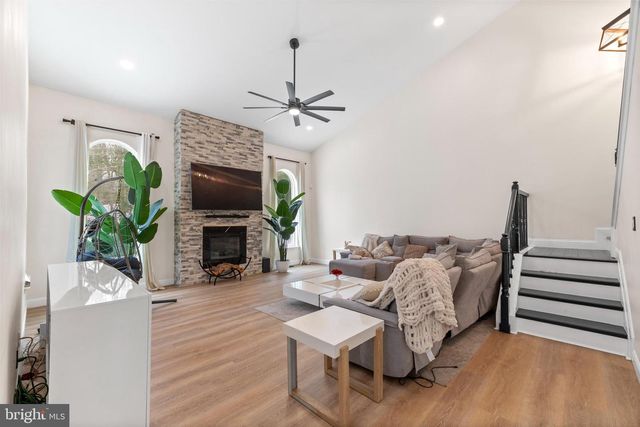 24 EXTON CIR, Cherry Hill, NJ 08003