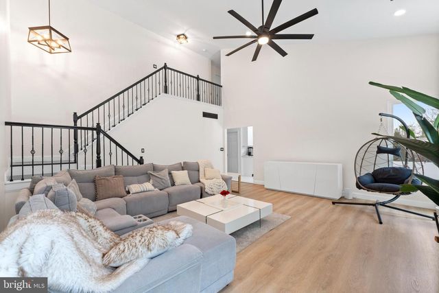 24 EXTON CIR, Cherry Hill, NJ 08003