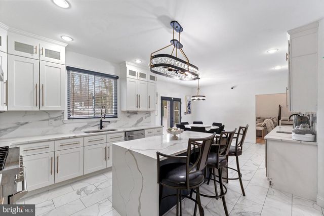 24 EXTON CIR, Cherry Hill, NJ 08003