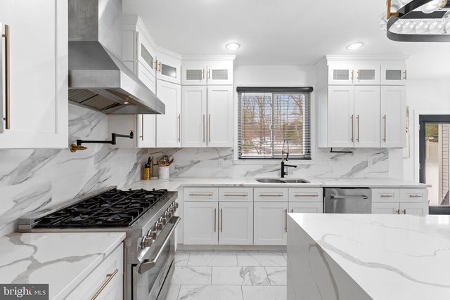 24 EXTON CIR, Cherry Hill, NJ 08003