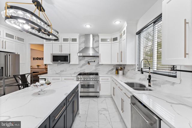 24 EXTON CIR, Cherry Hill, NJ 08003