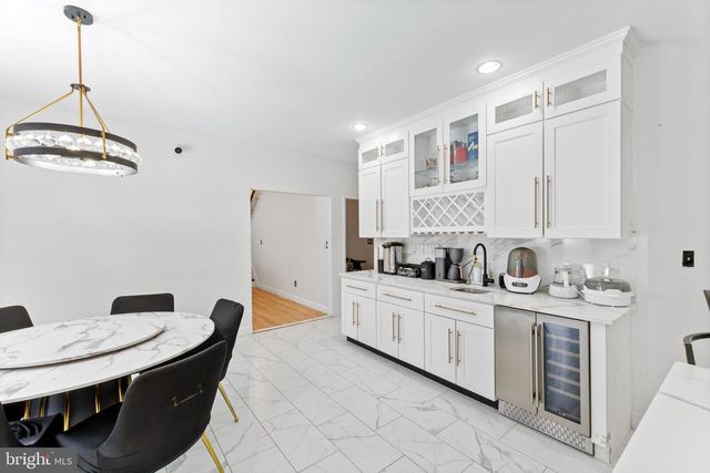 24 EXTON CIR, Cherry Hill, NJ 08003