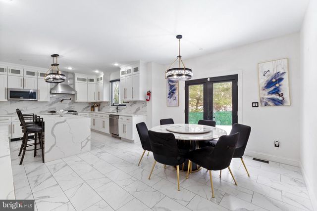 24 EXTON CIR, Cherry Hill, NJ 08003