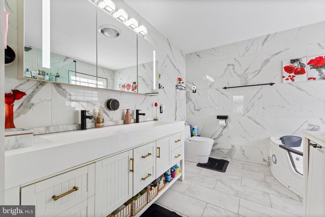 24 EXTON CIR, Cherry Hill, NJ 08003