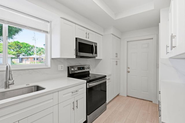 898 SW 10th Avenue, Boca Raton, FL 33486