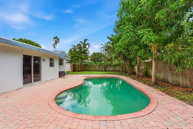 898 SW 10th Avenue, Boca Raton, FL 33486