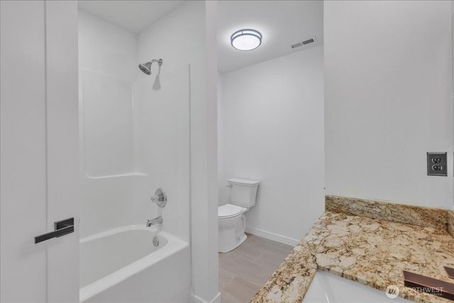 414 Easy Street SE, Rainier, WA 98576