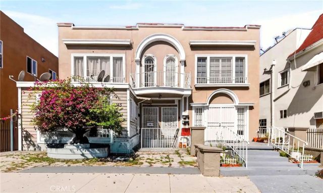 139 S Manhattan, Los Angeles, CA 90004