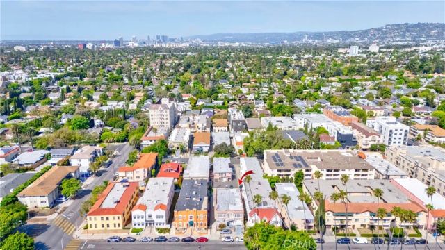 139 S Manhattan, Los Angeles, CA 90004