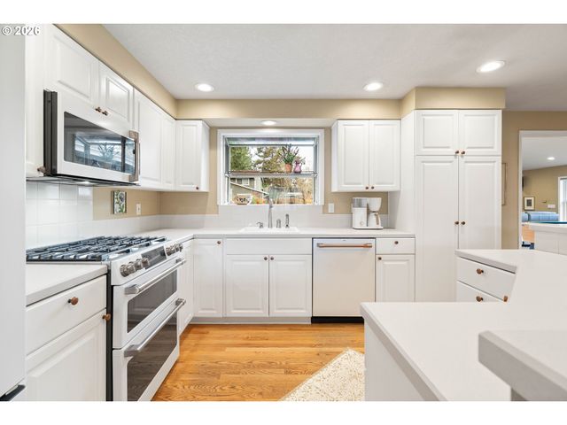 1220 FARRVIEW Ct, West Linn, OR 97068