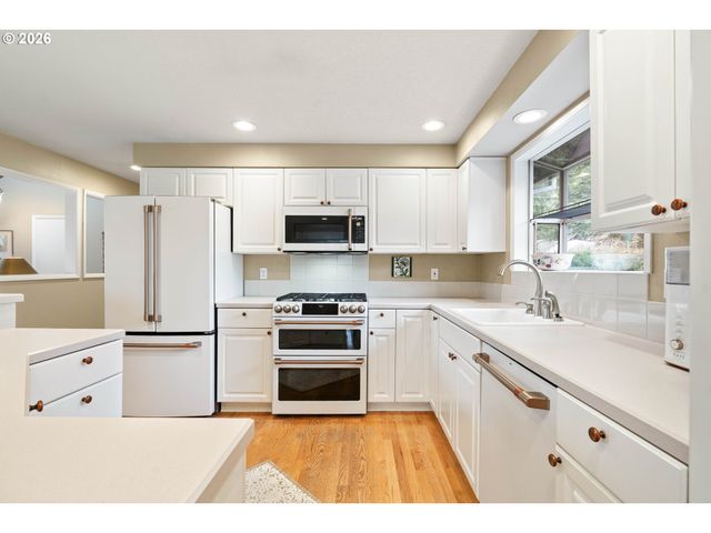 1220 FARRVIEW Ct, West Linn, OR 97068