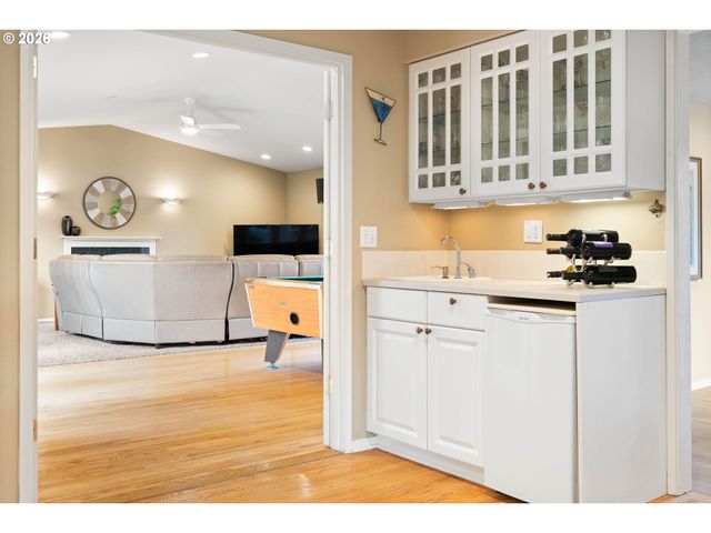 1220 FARRVIEW Ct, West Linn, OR 97068