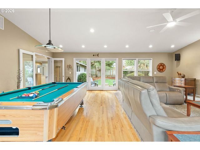 1220 FARRVIEW Ct, West Linn, OR 97068