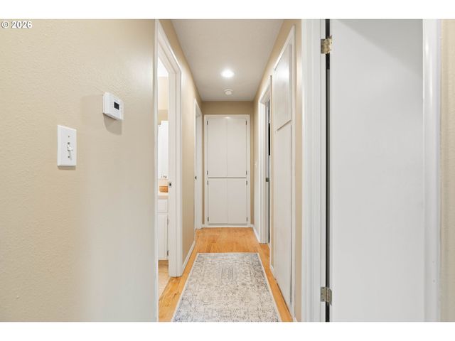 1220 FARRVIEW Ct, West Linn, OR 97068