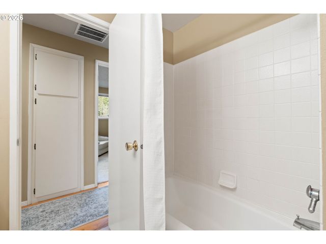 1220 FARRVIEW Ct, West Linn, OR 97068