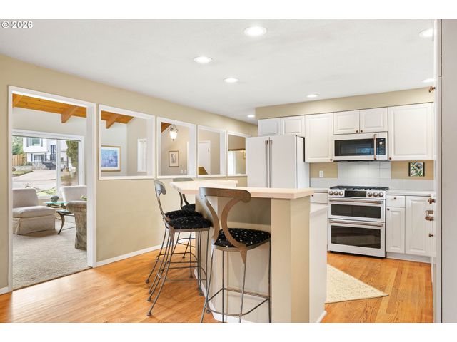 1220 FARRVIEW Ct, West Linn, OR 97068