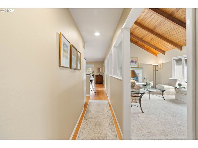 1220 FARRVIEW Ct, West Linn, OR 97068