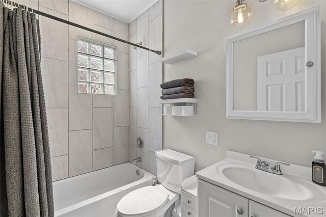 4329 Bingham Avenue, St Louis, MO 63116