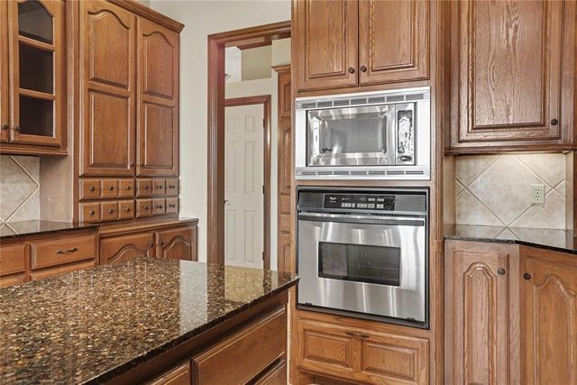 2304 Hanover Lane, Edmond, OK 73034