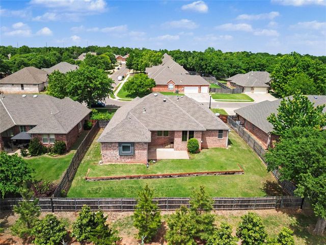 2304 Hanover Lane, Edmond, OK 73034