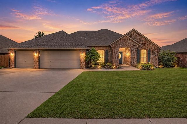 2304 Hanover Lane, Edmond, OK 73034
