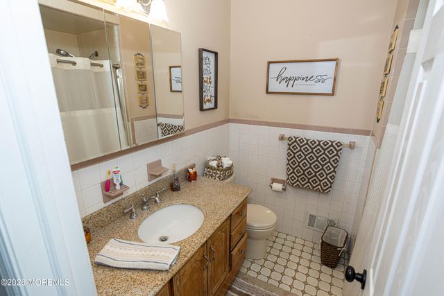 10 Lapa Court, Parlin, NJ 08859