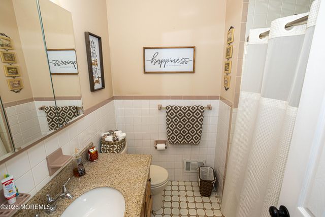 10 Lapa Court, Parlin, NJ 08859