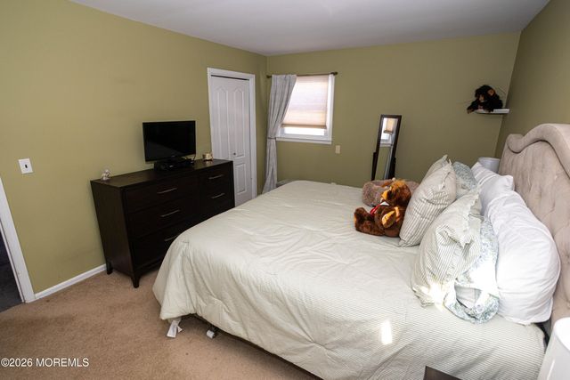 10 Lapa Court, Parlin, NJ 08859