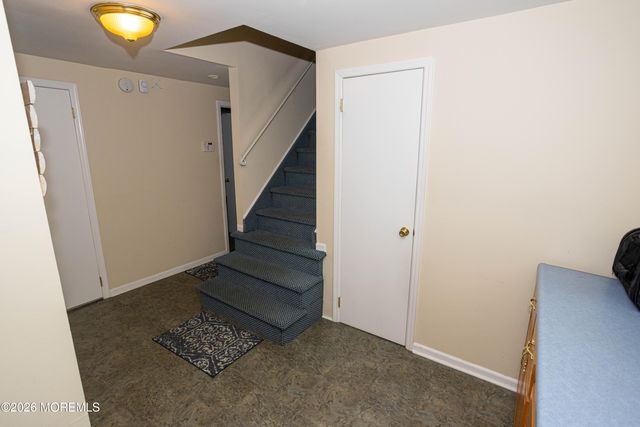 10 Lapa Court, Parlin, NJ 08859