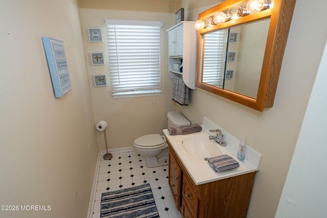 10 Lapa Court, Parlin, NJ 08859