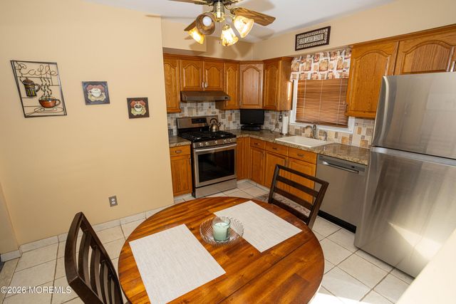 10 Lapa Court, Parlin, NJ 08859