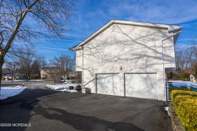 10 Lapa Court, Parlin, NJ 08859