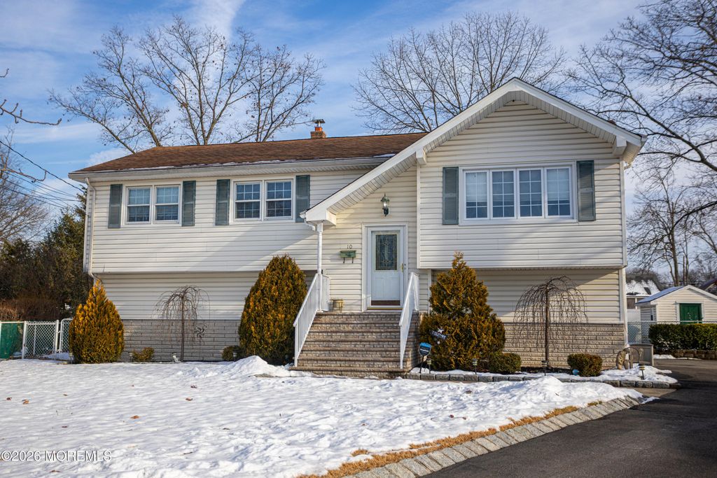 10 Lapa Court, Parlin, NJ 08859