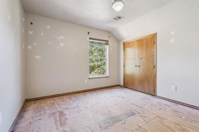 2705 E Hills Drive, Moore, OK 73160