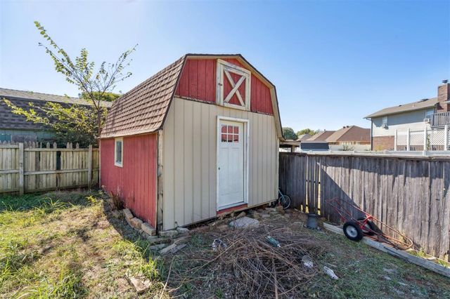 2705 E Hills Drive, Moore, OK 73160