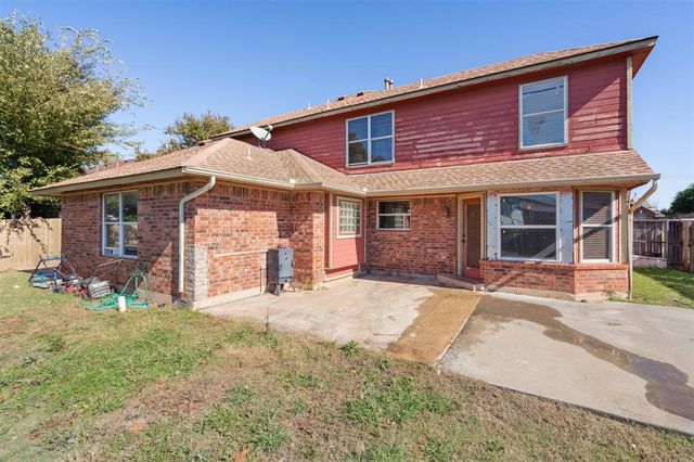 2705 E Hills Drive, Moore, OK 73160