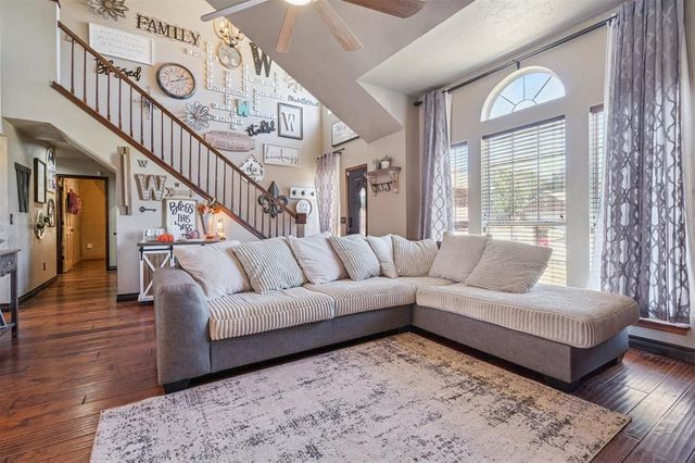 2705 E Hills Drive, Moore, OK 73160