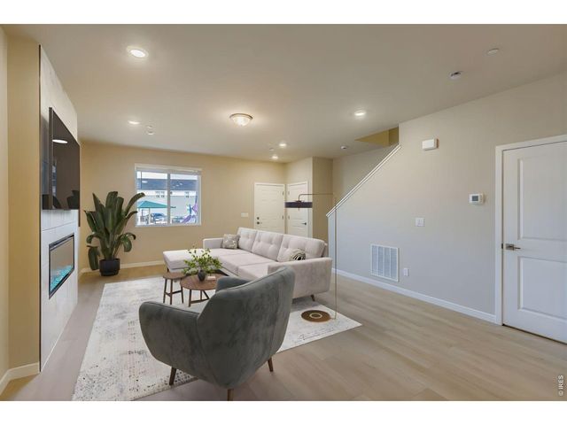 2846 Bear Springs Cir, Longmont, CO 80503