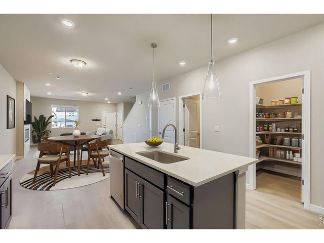 2846 Bear Springs Cir, Longmont, CO 80503