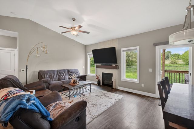 9914 Marnewood Drive, Johnston, IA 50131