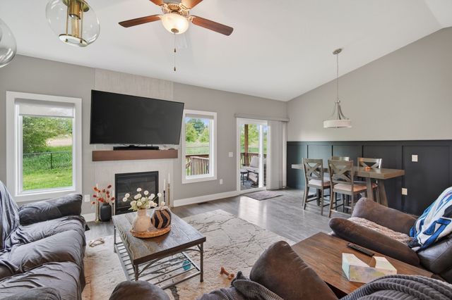 9914 Marnewood Drive, Johnston, IA 50131